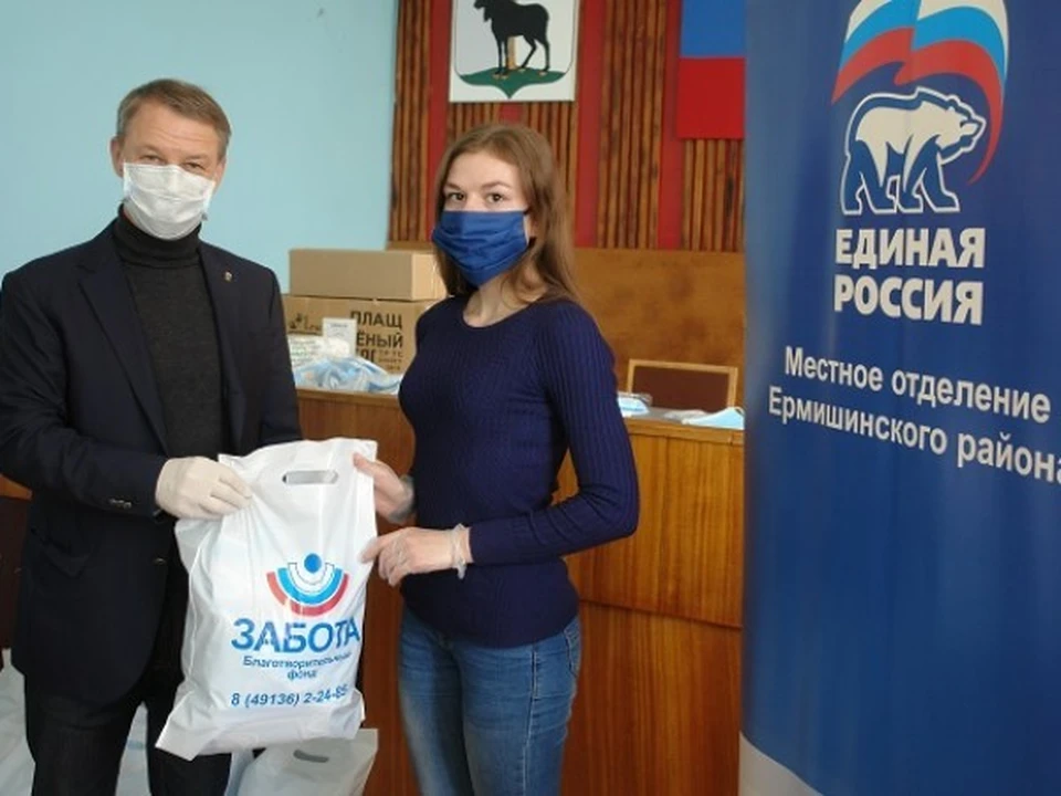 В рамках акции «Хочу помочь врачу» единороссы перечислили средства для поддержки медработников и волонтеров-медиков.