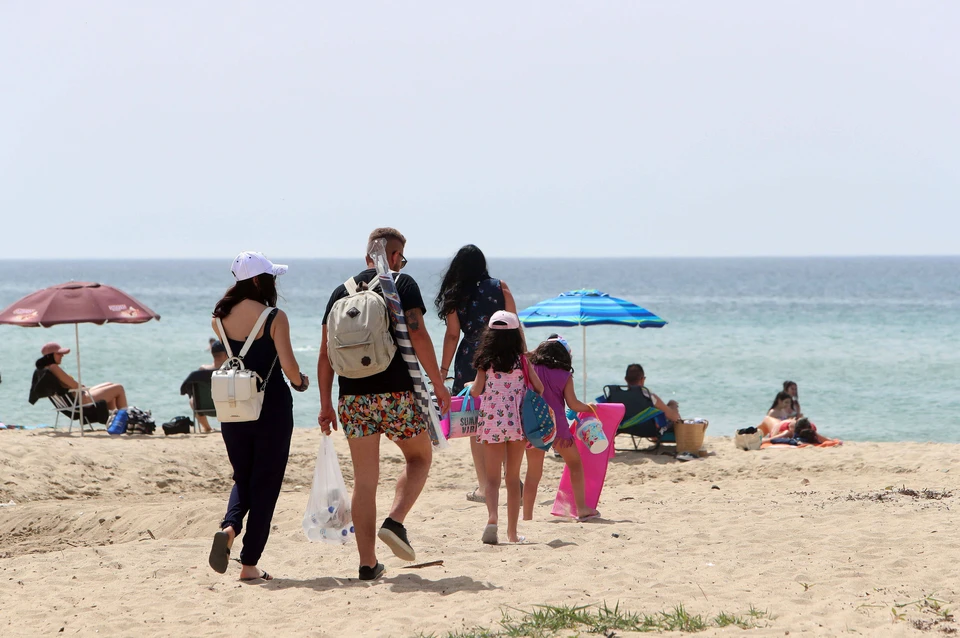 В Греции открывают пляжи после двухмесячного перерыва