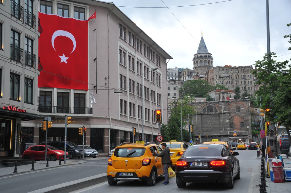 Турция планирует начать принимать иностранных туристов с июня