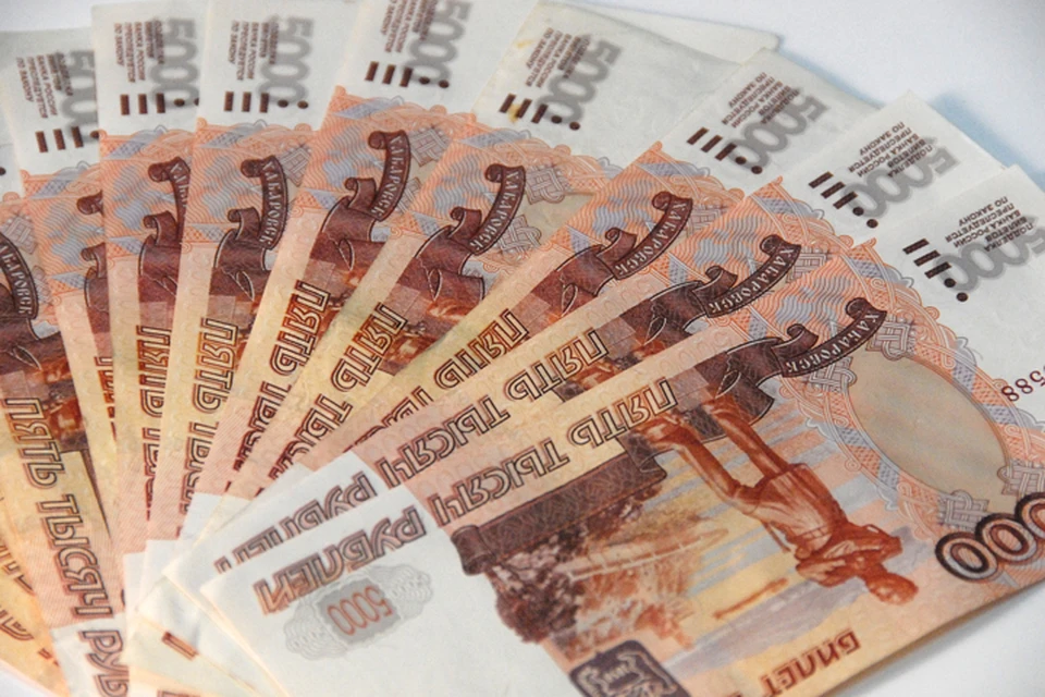 Уборщикам, водителям, буфетчицам, кастеляншам, работникам лабораторий выплатят по 20 тысяч рублей.