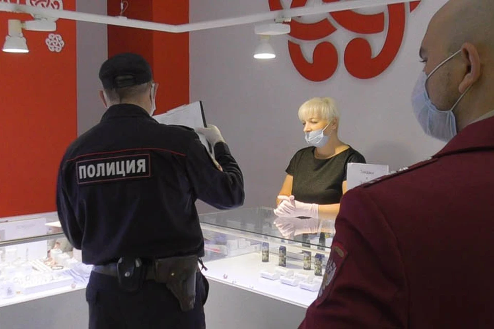 За нарушение режима силовики выписали бизнесменам 70 предостережений с начала пандемии. Если те и дальше будут работать, получат штраф.