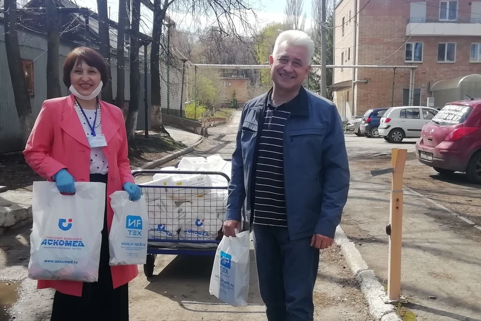 Маргарита Григорьева, директор департамента ОМС АО СК «АСКОМЕД» и Александр Тычкин, директор ГБУ СО «Самарский областной геронтологический центр».