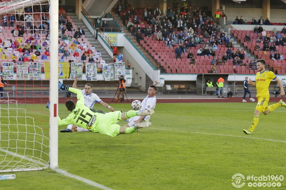 Тот самый ключевой момент: Савицкий не забил из выгодной позиции. Фото: ФК «Динамо-Брест»