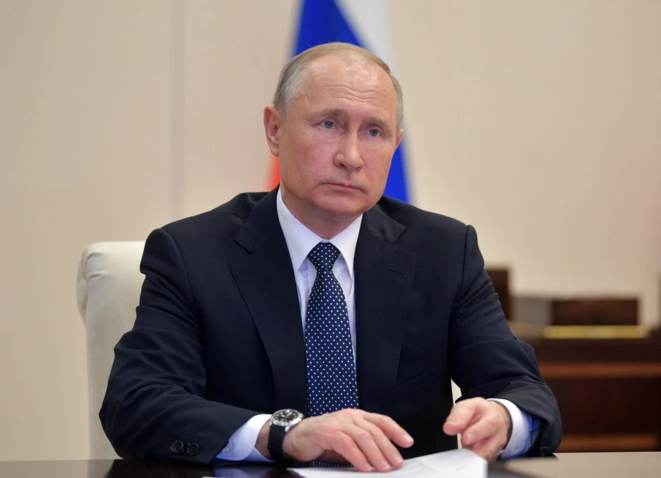 Путин поручил выделить миллиард рублей на средства защиты для волонтеров и соцорганизаций