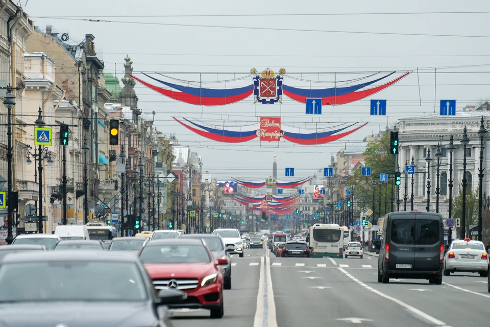 Обычно Почетных граждан Санкт-Петербурга награждают в День города, но в нынешнему году традиции пришлось изменить.