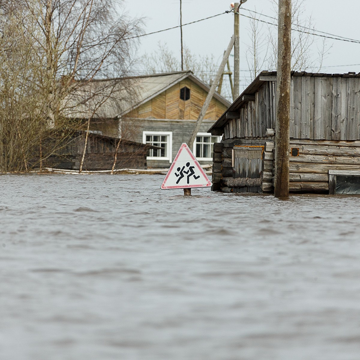 Дома в воде, кладбище утонуло. Жители Усть-Цилемского района с трудом  переживают небывалое наводнение - KP.RU