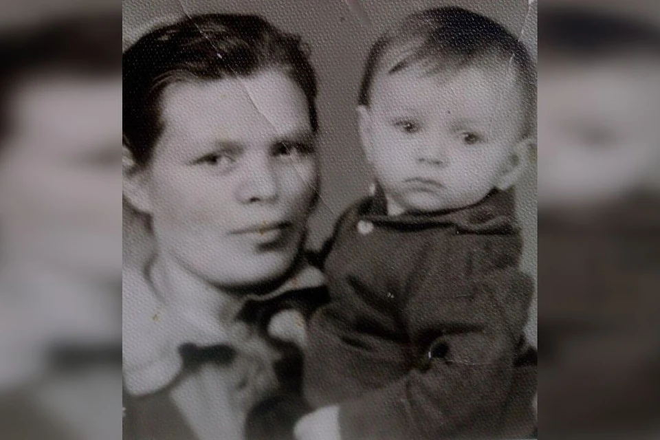 На фотографии многодетная мать Валентина с дочкой Ириной. Фото: личный архив.