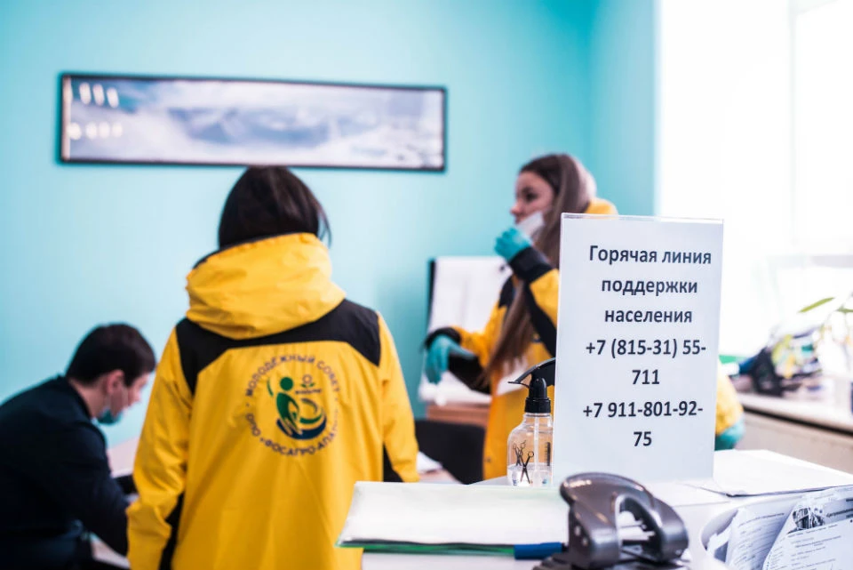 В волонтерском штабе г. Кировска. Фото: КФ АО «Апатит»