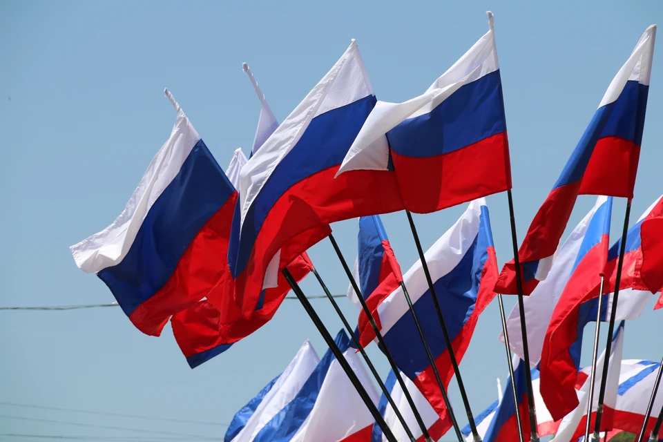 Главный символ Дня России - это государственный флаг