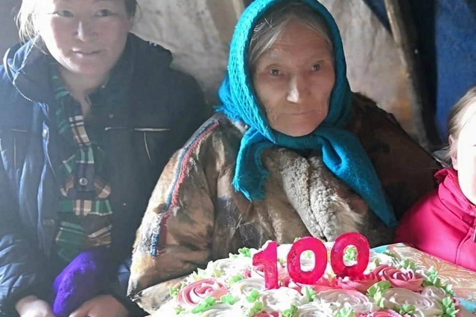 Тундровичке на столетний юбилей подарили шесты для чума Фото: Фото: vk.com Мой Ямальский район