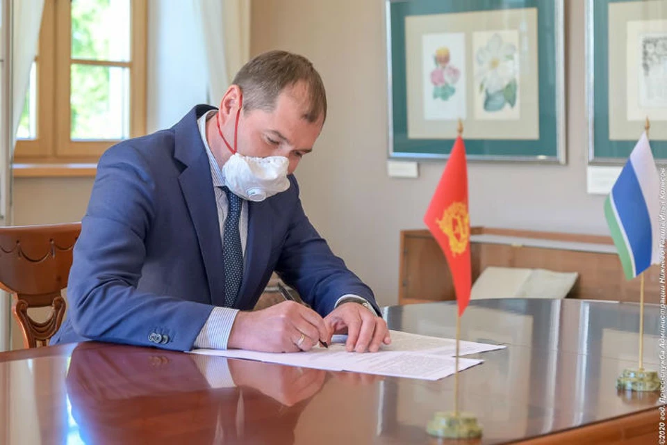 Соглашение подписывает Денис Новоженов Фото: ЕВРАЗ
