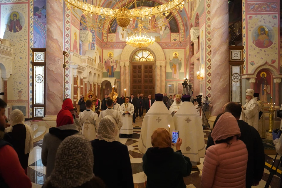Православные верующие отмечают родительскую субботу накануне дня святой Троицы