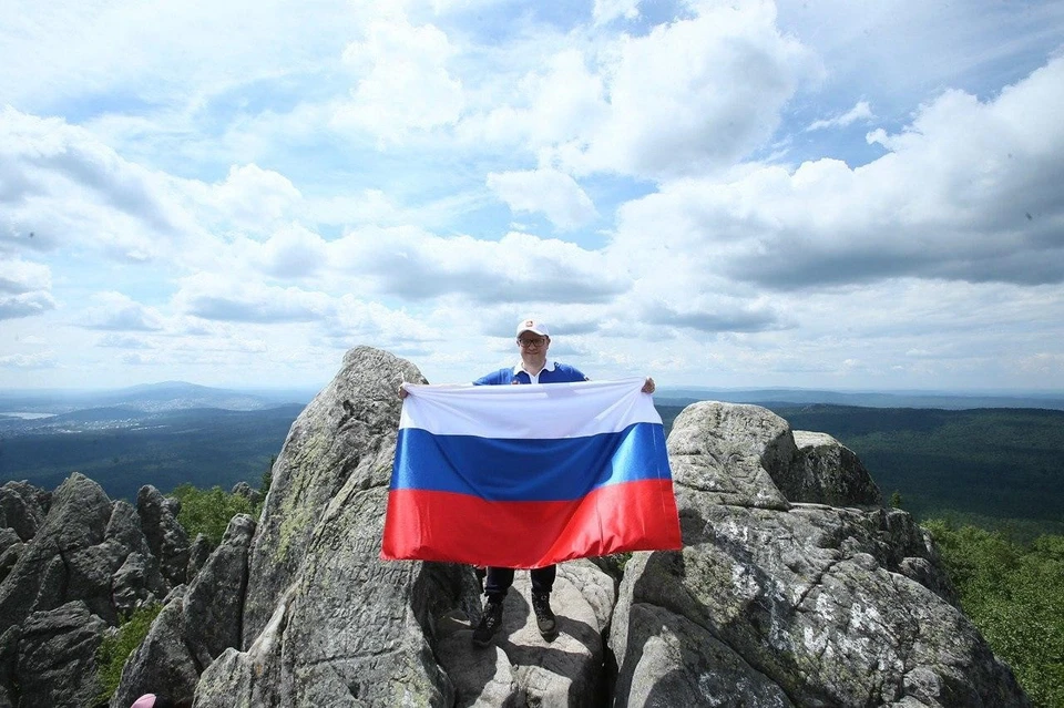 Алексей Текслер поздравил жителей области с Днем России с вершины национального парка "Таганай". Фото: gubernator74.ru