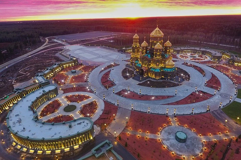 Сам храм стал третьим по высоте православным храмом мира.