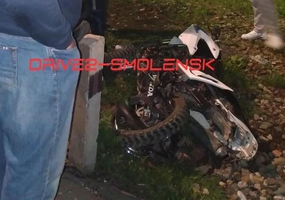 В Смоленске мотоциклист погиб после столкновения с поездом. Фото: ВКонтакте.