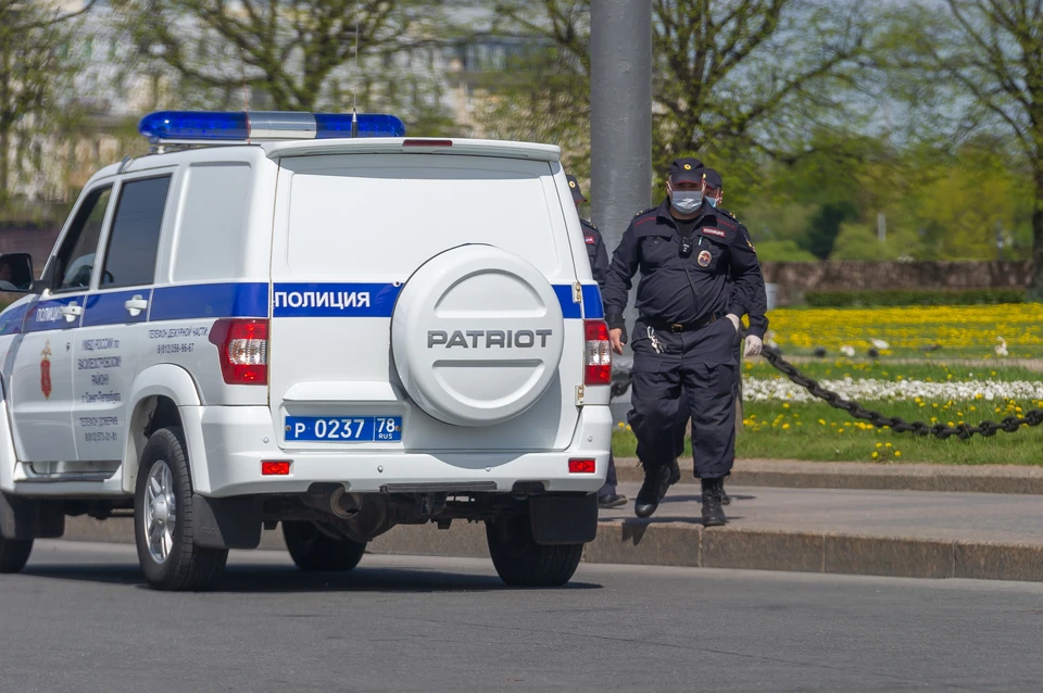 В Петербурге ищут грабителей, отобравших у "инкассаторов" 10 миллионов рублей.
