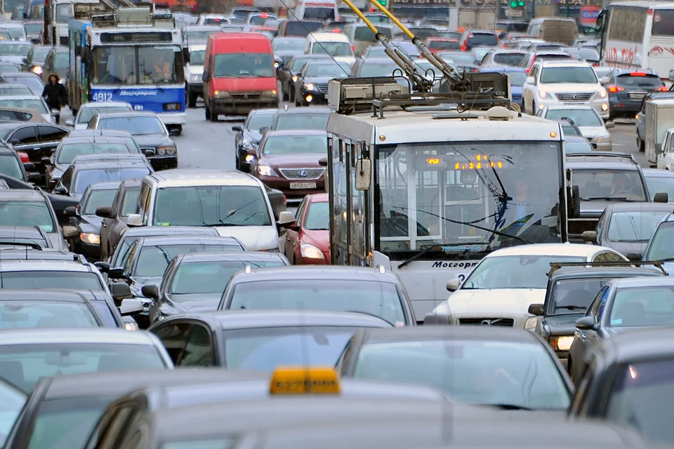 Пробки в Москве достигли девяти баллов