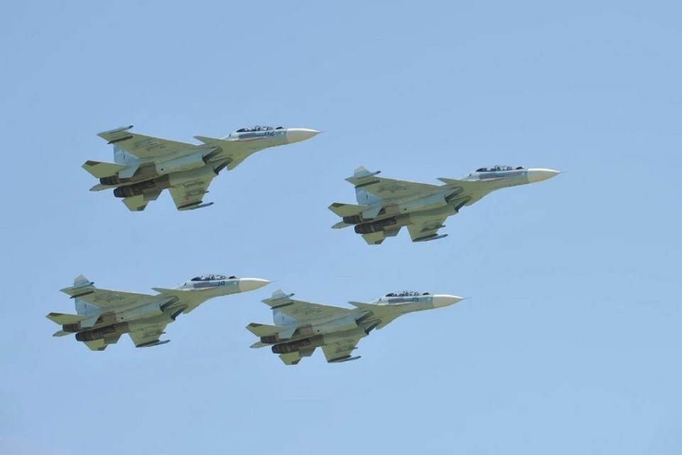 В Хабаровске прошла первая тренировка авиачасти парада Победы, который пройдет 24 июня