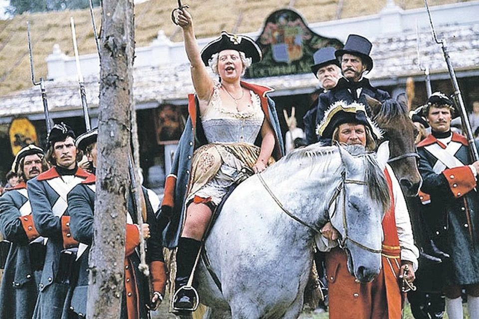 Императрица Екатерина в «Царской охоте» получилась у Крючковой яркая, пожалуй, даже шальная. Фото: Кадр из фильма