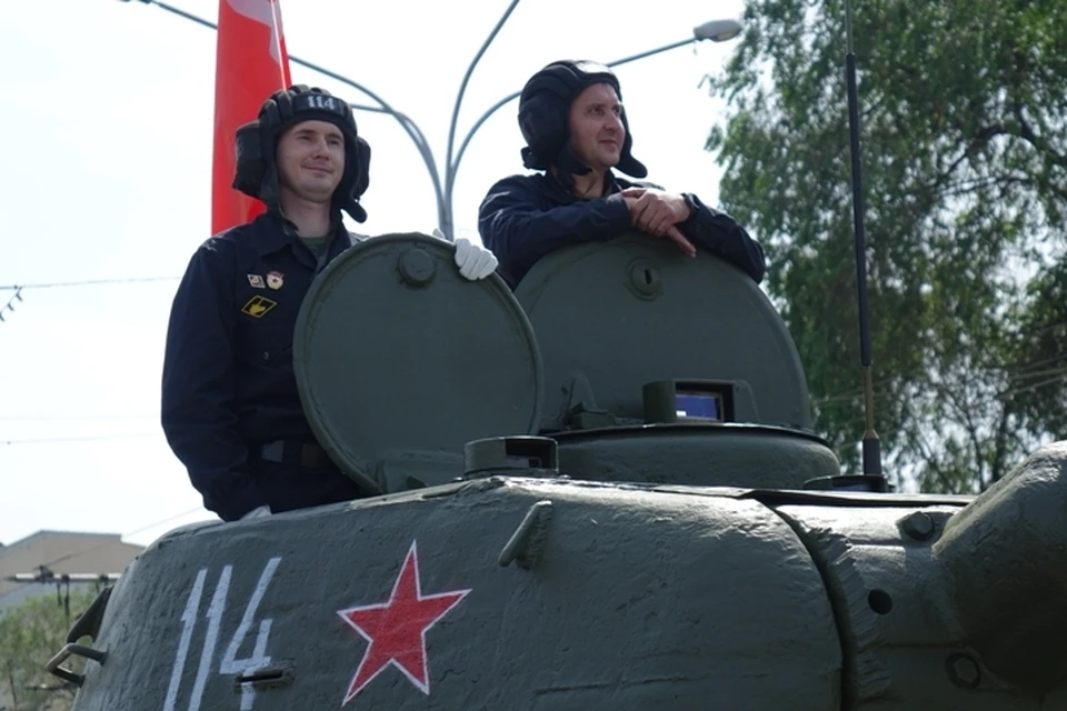 Снаружи и внутри: «Комсомолка» побывала в легендарном танке Т-34.