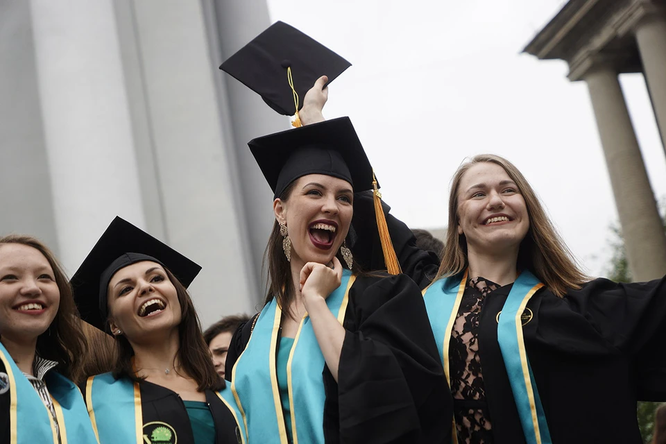 Абы какой диплом о высшем образовании работодателям уже не нужен, а во многих фирмах открыто отдают предпочтение выпускникам определенных университетов.