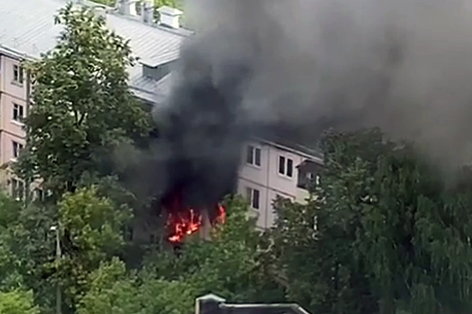 Возгорание распространилось на 70 квадратных метров и охватили две квартиры