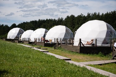 Это не стоянка НЛО, а современный кэмпинг