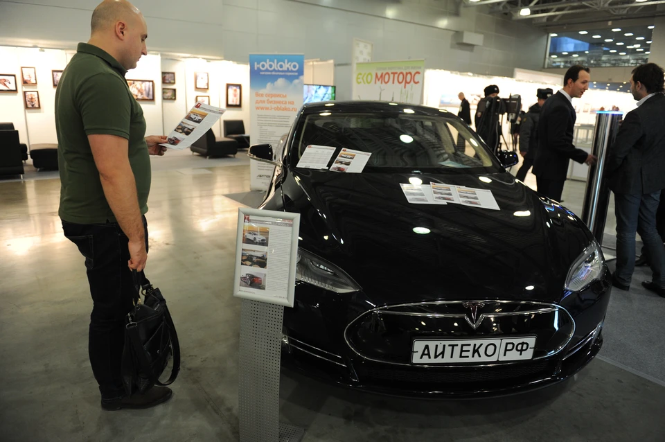 Житель Германии случайно купил сразу 27 дорогих автомобилей Tesla