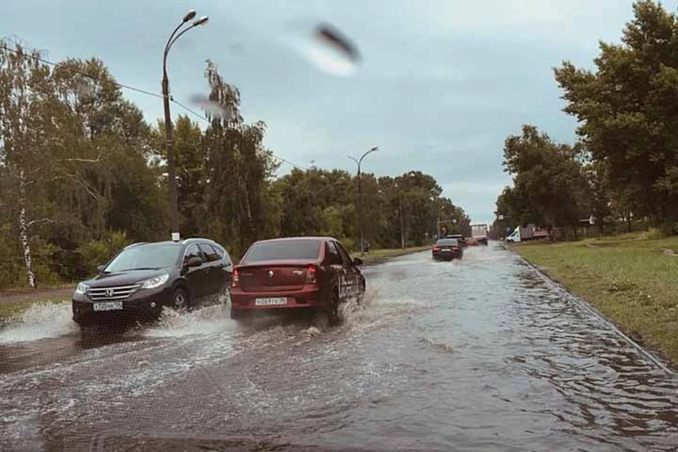 По некоторым улицам Воронежа машины скорее плыли, чем ехали.
