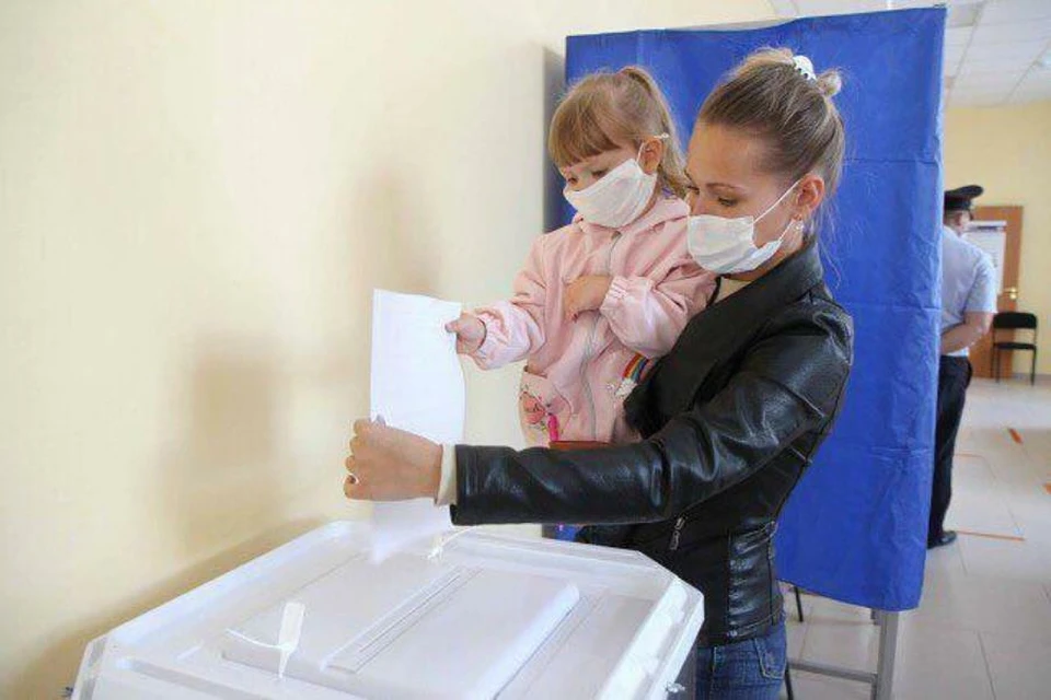 Тюменские депутаты остались довольны организацией голосования по поправкам в Конституцию в регионе. Фото - "Тюменская линия".