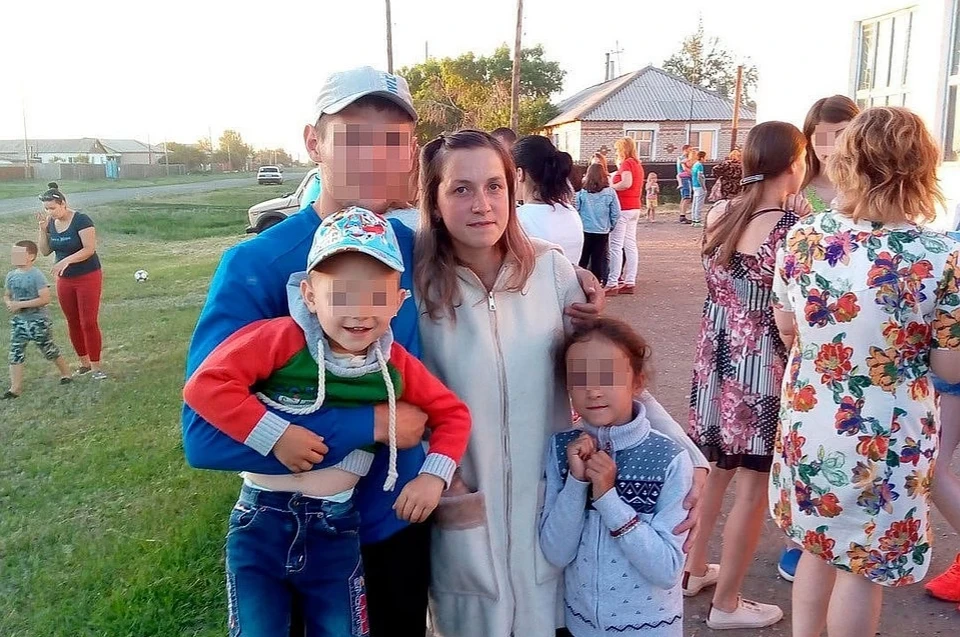 Погибшая женщина с мужем и детьми