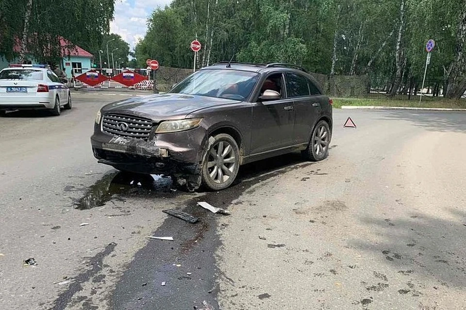 Иномарка выехала на встречную полосу Фото: пресс-служба Управления ГИБДД по Челябинску