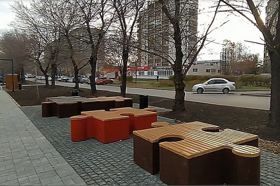 Скамейки в виде кусочков пазла украсили магнитогорский бульвар Фото: ГУФСИН России по Челябинской области