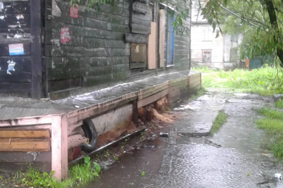 Помойные реки и дождь в квартирах: в хабаровских бараках настоящее стихийное бедствие
