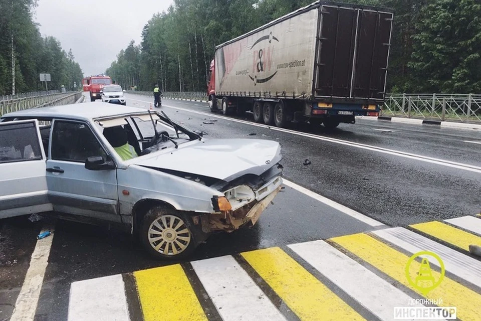 На трассе в Ленобласти в ДТП с фурой погибла женщина. Фото: vk.com/dorinspb