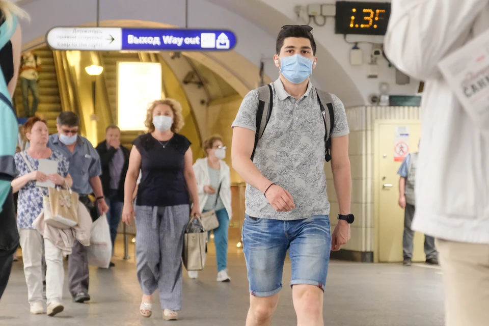 А вот в плане безопасности в метро изменится мало что: маски и санобработка все еще в силе