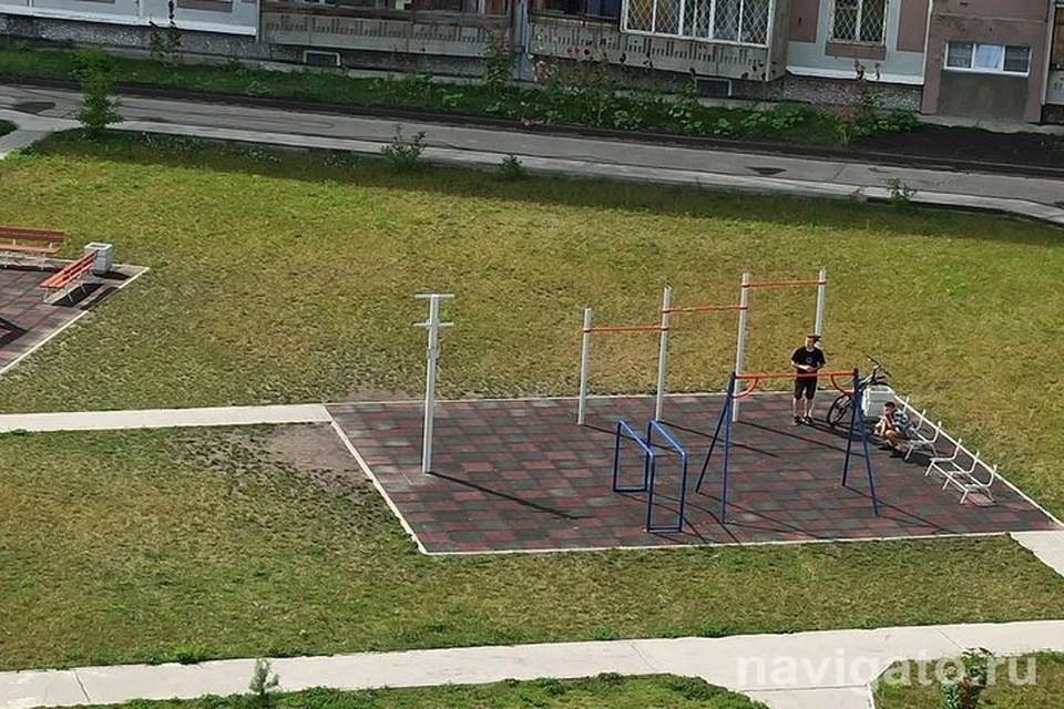 В Новосибирске пенсионерки выжили подростков со спортивной площадки из-за того, что им мешали звуки отбивания мяча.