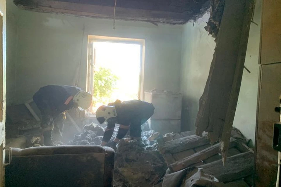 На пенсионера рухнул потолок: он погиб. Фото: пресс-служба МЧС по Новосибирской области
