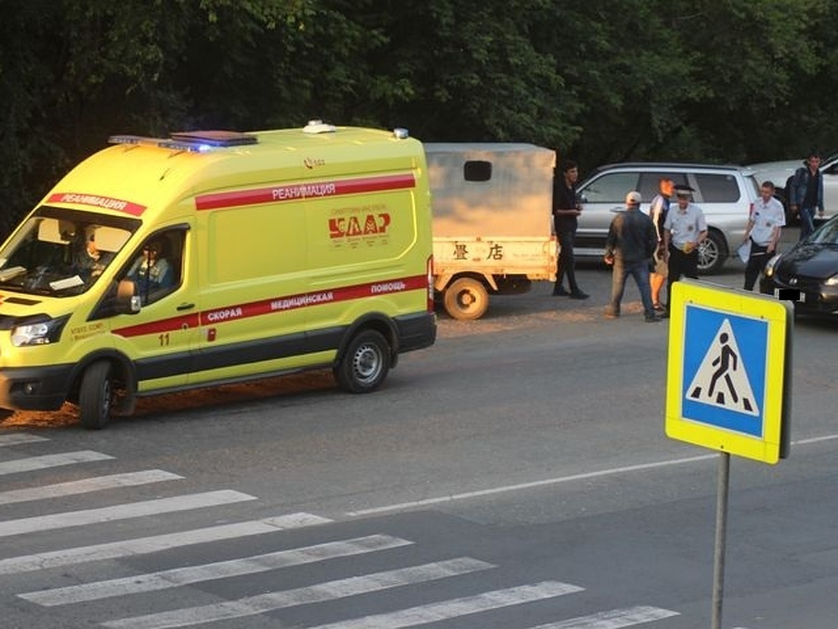 В каждом городе свой Ефремов»: во Владивостоке сначала сбили пешехода, а  после разнесли машину - KP.RU