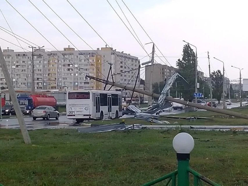 Сильный ветер в Саратовской области нанес серьезные разрушения. Фото из соцсетей
