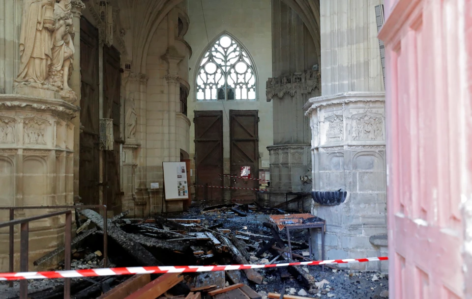 Пожар уничтожил бесценные реликвии Франции в соборе в Нанте