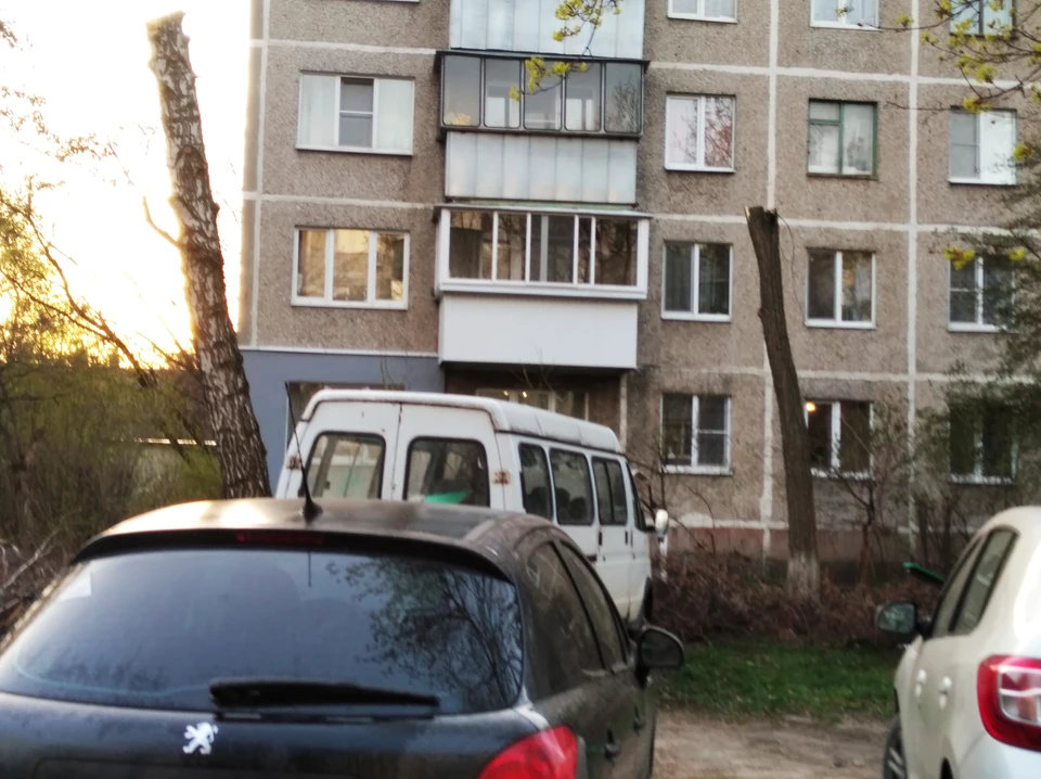 Так выглядит типичный двор в Сеймском округе. Странно, что чиновники составили всего пять протоколов