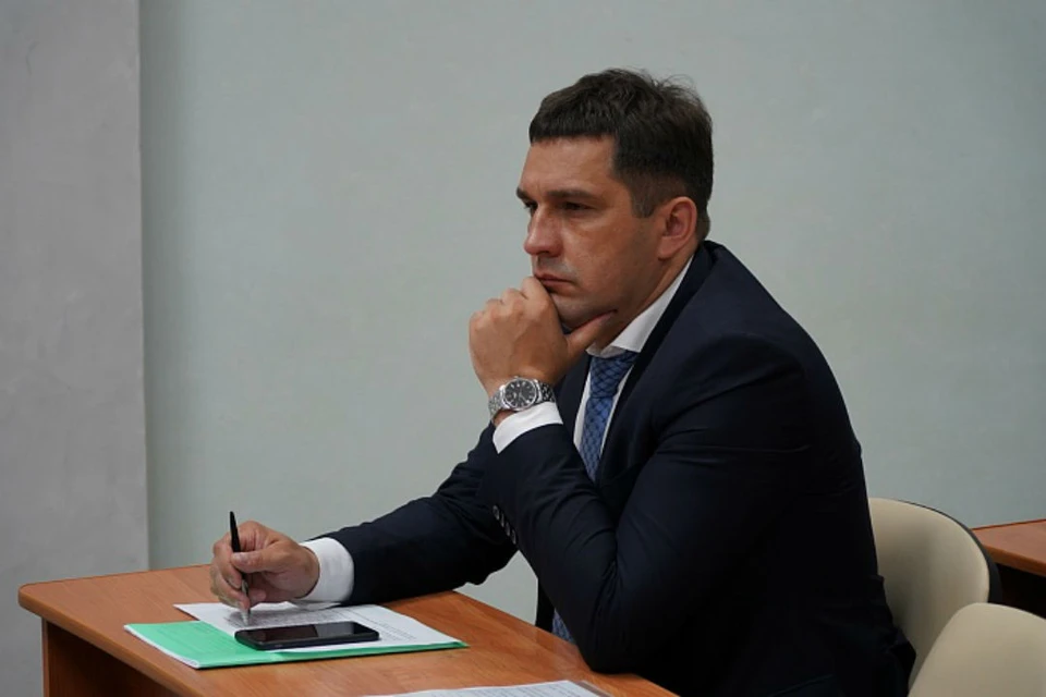 С докладом выступил начальник управления государственной службы занятости региона Руслан Бондарчук. Фото: kirovreg.ru