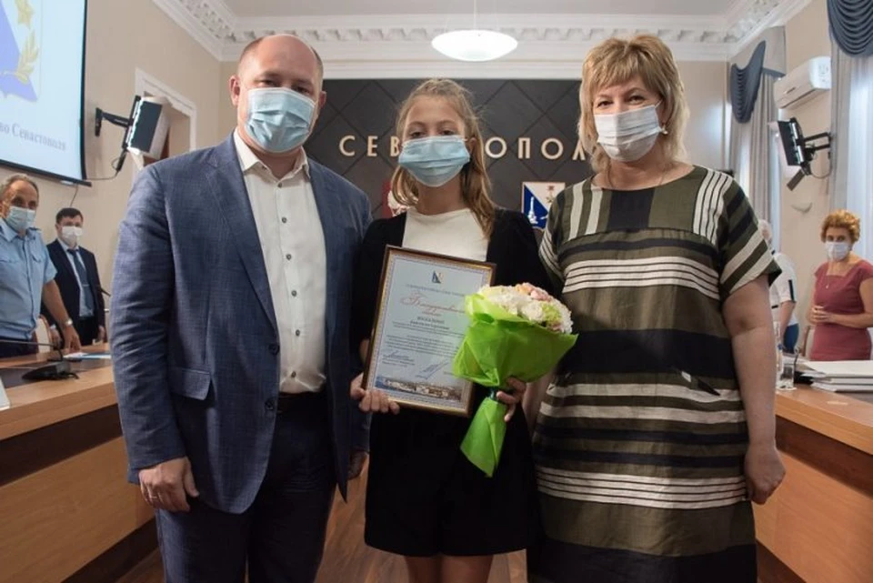 Школьница Анастасия Москаленко поощрена Благодарственным письмом губернатора. Фото: sev.gov.ru