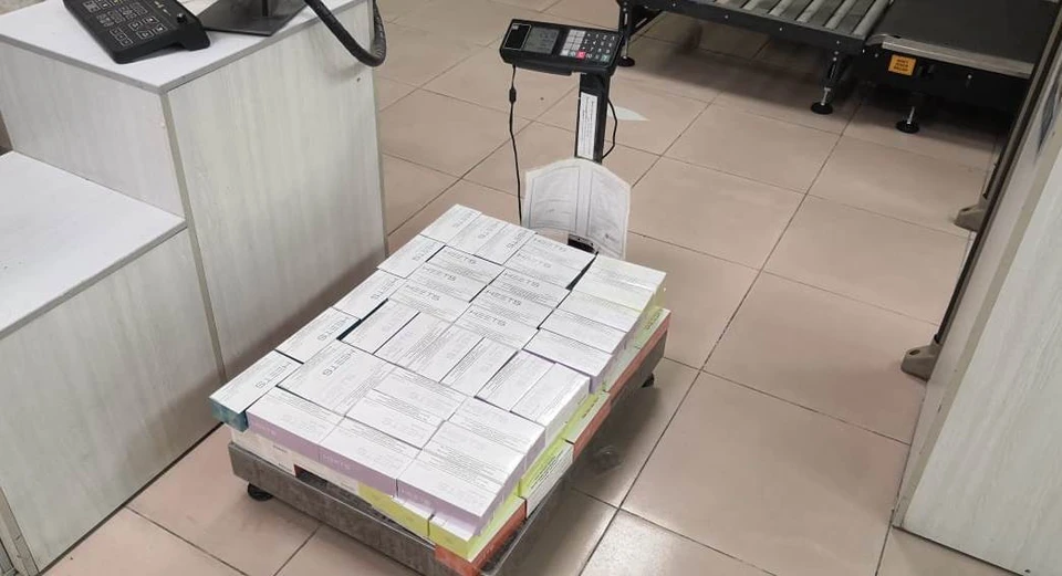 Таможенники Уссурийска обнаружили 21,8 тысячи незадекларированных табачных палочек (стиков) марки Heets. Фото: пресс-служба Уссурийской таможни