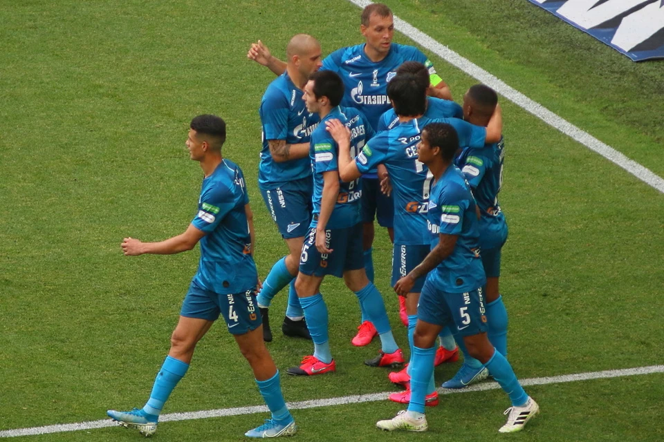 "Зенит" играет в Екатеринбурге.