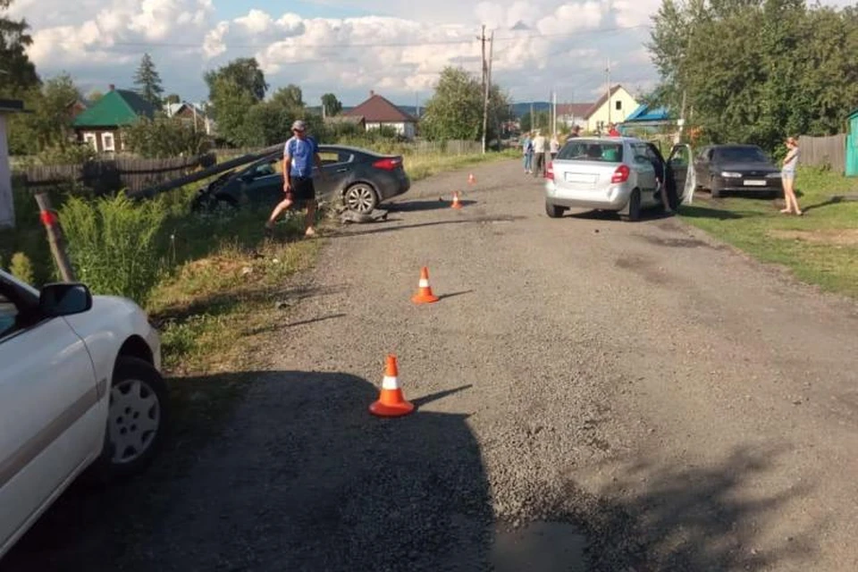 Есть пострадавшие: В Кузбассе столкнулись две иномарки. ФОТО: отдел пропаганды областной Госавтоинспекции