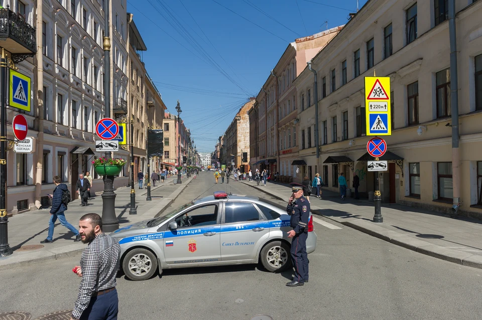 В центре Петербурга столкнулись два Range Rover.