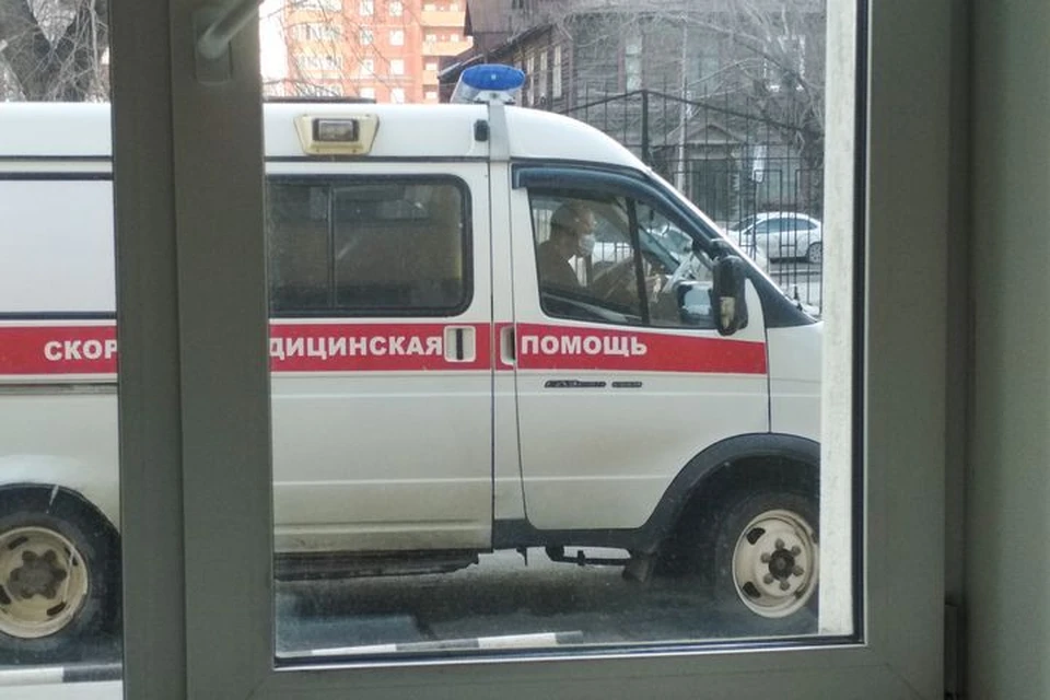 Ребенку потребовалась помощь врачей после того, как он упал во время игры.