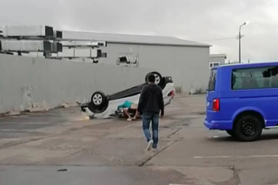 Водитель каршеринга сбежал с места ДТП в Петербурге